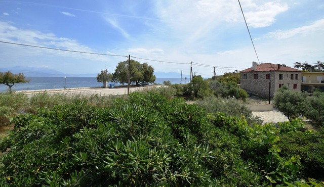 Evagelia's House 90 square meters by the Beach near the Mountain in Sarantapichiotika