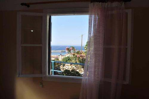 Evdilos apartments with a view