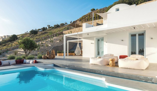 Exclusive dual-suite unit with private infinity pools at Santorini Heights