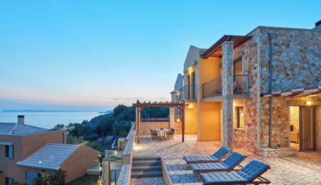Executive Villa With Private Pool in συβοτα