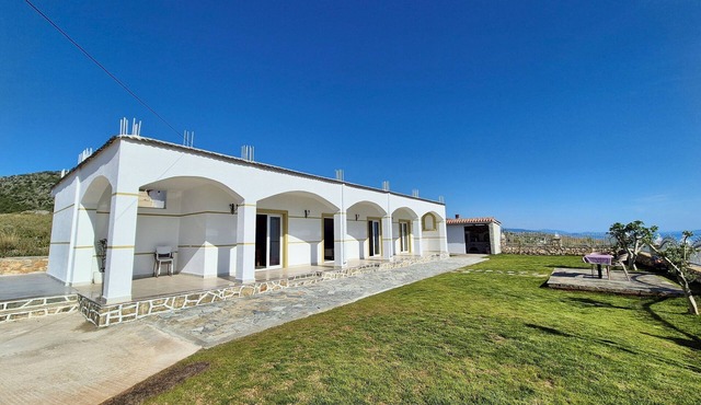 Experience Coastal Luxury – Spacious Villa with Sea Views in Himarë
