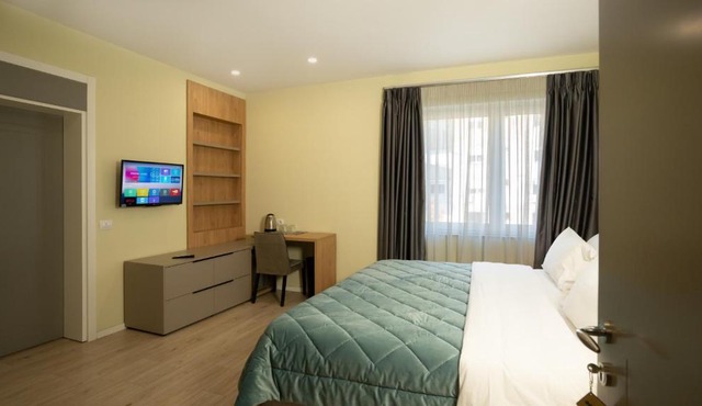 F&M Hotel 2 in Tirana