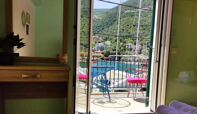 Fabulous apt. w breakfast near the sea in Lefkada