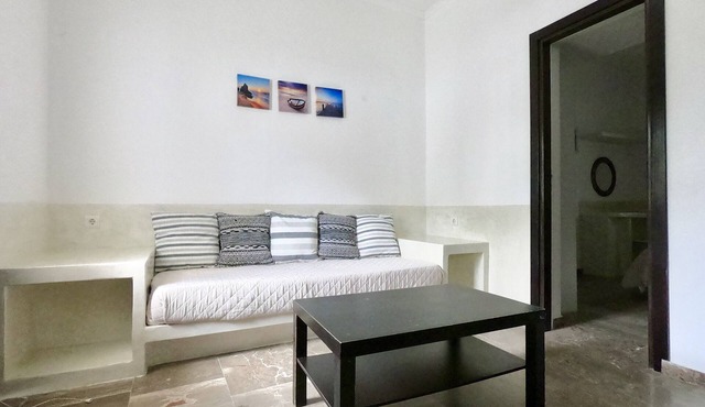 Family Apartment 30 meters from Perissa Beach