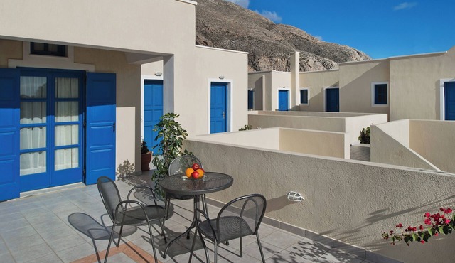 Family Suite Steps from Perissa Black Sand Beach