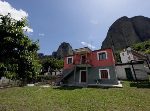 Fani's House Under Meteora in Kastraki