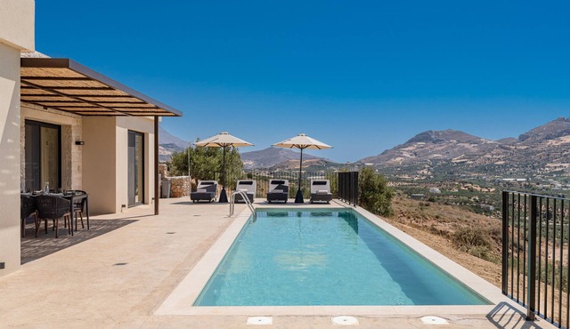 Filade luxury villa 2, pool,great views, south Crete in Asomatos