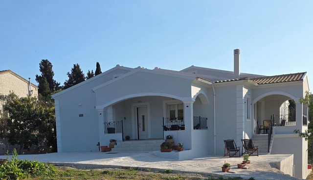Fireflies house corfu, spacious, peaceful and relaxing getaway ready for you in Avliotes