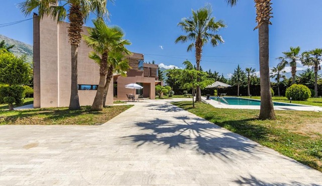 Fllad e Valë Luxury Private Pool Villa by PikHost in Tragjas