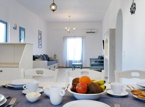 Flora Apartments in Drios