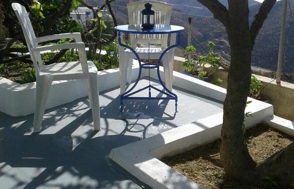 Floras Rooms and Studios in Anafi