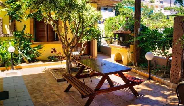 Fotoula Studios in Agia Pelagia