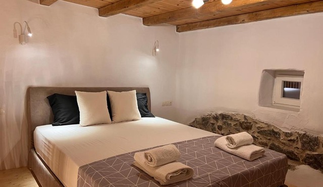 Gala Loft Traditional Stone House in Galanado