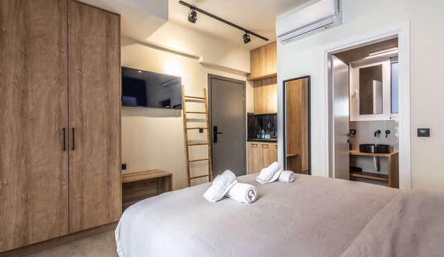 Gem Studio w/Backyard Near Plaka & Acropolis