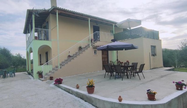 GEORGE'S HOUSE in Episkopianá