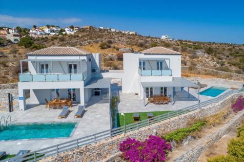 Gianna's Panoramic Seaview Twin Villas with pools in Epáno Kefalás