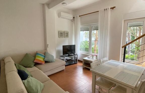 Gjiri Lalzit Apartment in Draç
