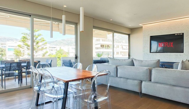 Grand Luxury Penthouse in Glyfada Center in Glifada