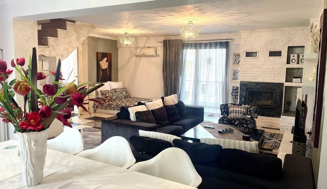 Greek Hospitality for 9 persons/free WiFi/free DOUBLE PARKING