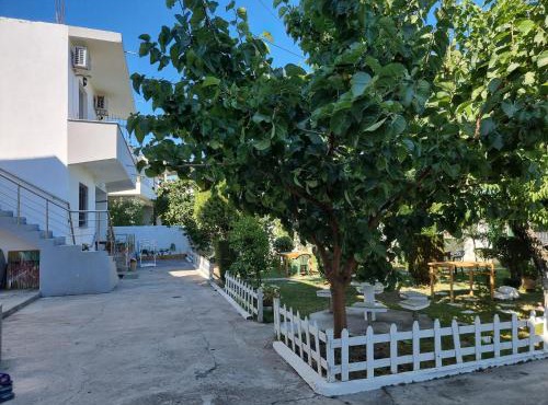 GUEST HOUSE VILA ELEZI in Durrës