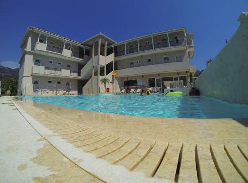 Happyland Hotel Apartments in Lefkada
