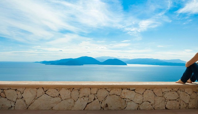 Heliopetra Luxury Villa Lefkas- private pool with jacuzzi! in Evgiros