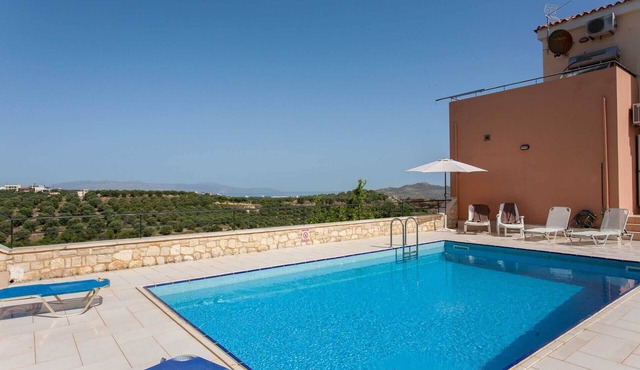Hillside Seaview Apt.︱A Poolside Holiday Escape in Stalos