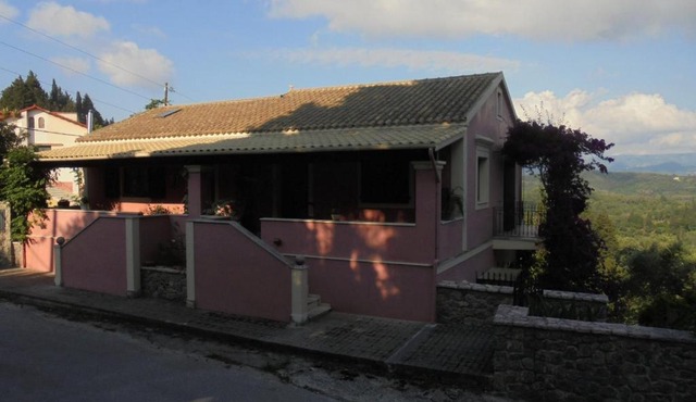 Hillsidehouse in Magouládes