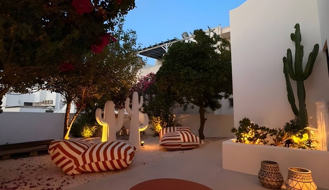 Holiday Home 'Antiparos Moonstone Jacuzzi' with Wi-Fi and Air Conditioning in Antiparos