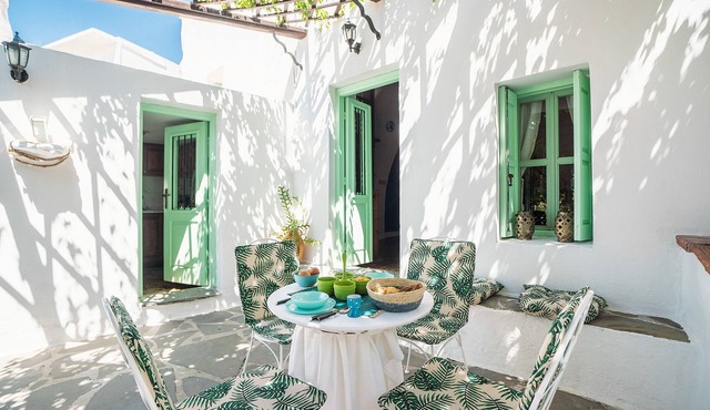Holiday Home 'Fedra's Traditional House' with Terrace, Garden & Wi-Fi in Kallitheas
