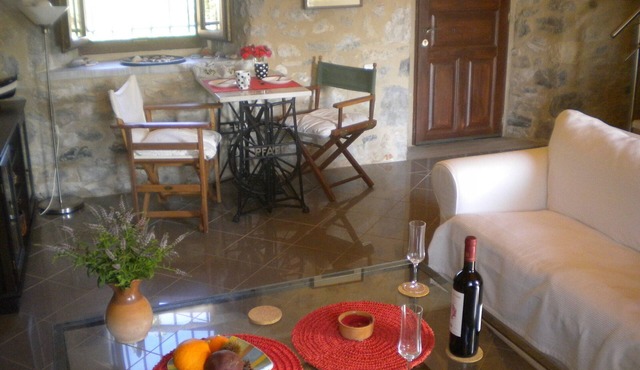 Holiday Home With Garden in Leonidio