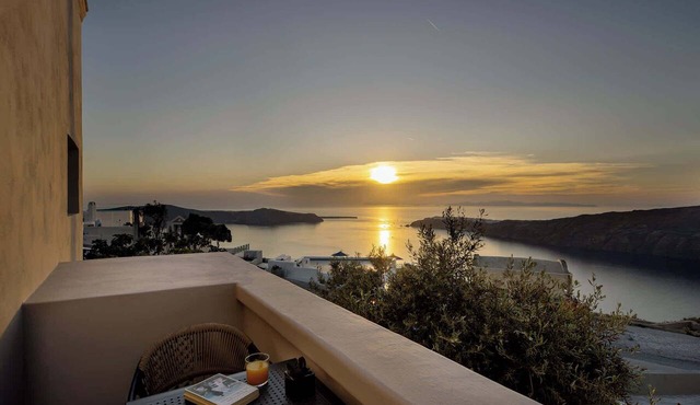 Honeymoon Suite with Jacuzzi Nea Premium Residences