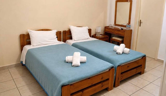 Hotel Elena - Cozy Seaside Balcony Suite in Skyros