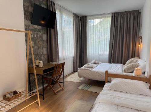 Hotel Vellezrit Guri in Theth