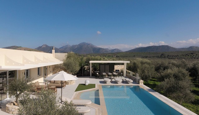 Idunu Villa, with Heated Pool & Serene Seclusion in Rethymno