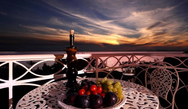 Idyllically situated and luxurious villa with a veranda and a gazebo in Moraitika