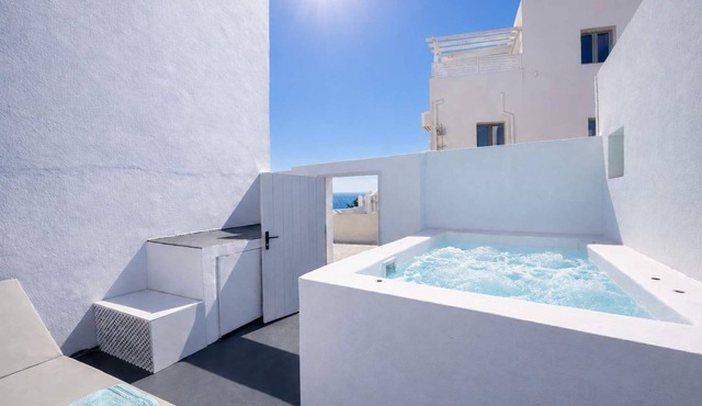 Iliana's Getaway - Private Villa with Jacuzzi