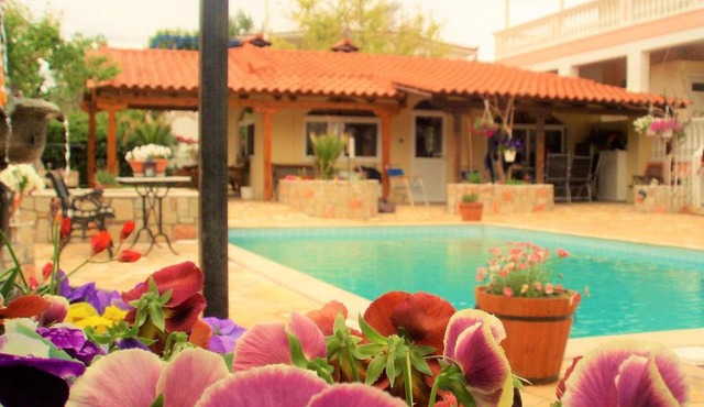 Jacuzzi Pool House AMA5690