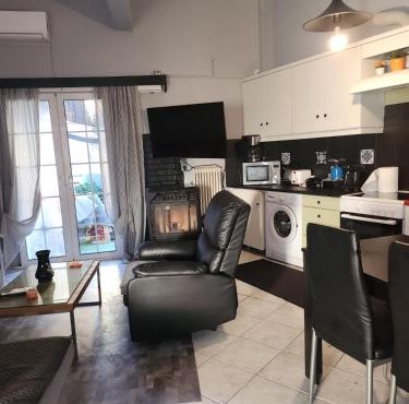 jim villa6family apartment wi-fi 500 with its own yard