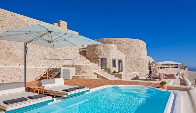 Kamini Santorini Villas in Pyrgos