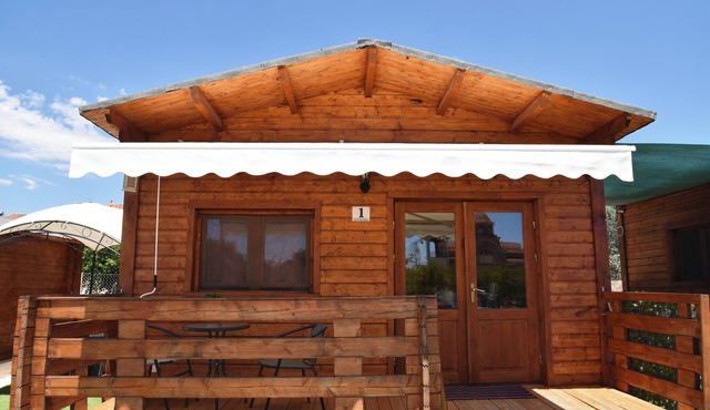 Kandia Woodlands | Cozy Chalet with Patio