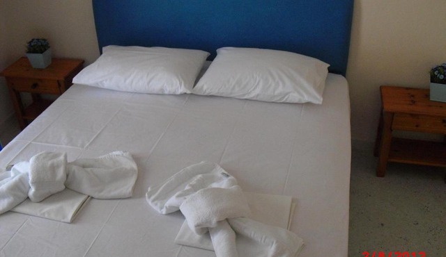 Kangaroo Hotel in Mola Kalyva