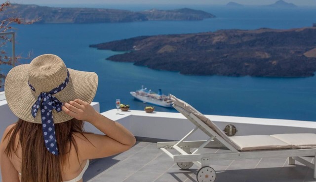 Karpimo Horizon - with Caldera and volcano view, sunset view and private Jacuzzi