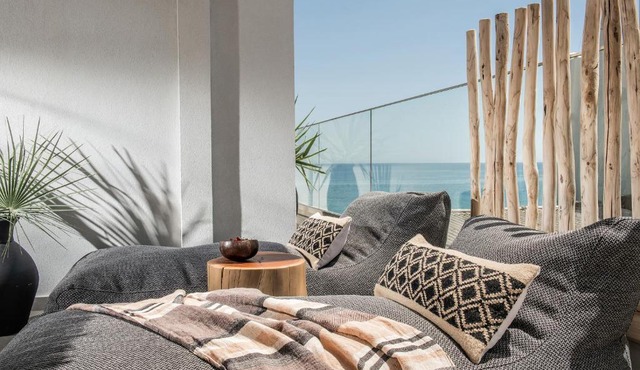 Khroma Luxury Suite 2 Beach front apartment in Hersonissos