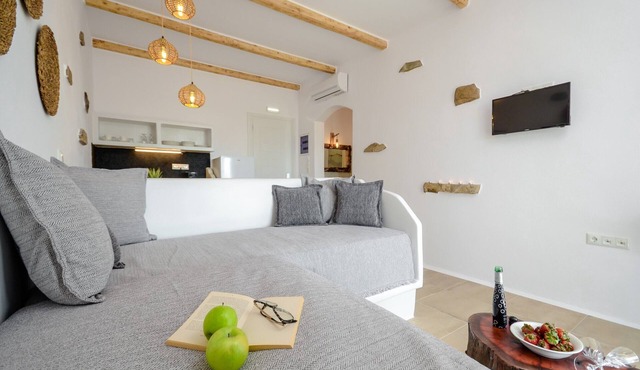 KING PREMIUM SEA VIEW SUITE GLARONISSI BEACH