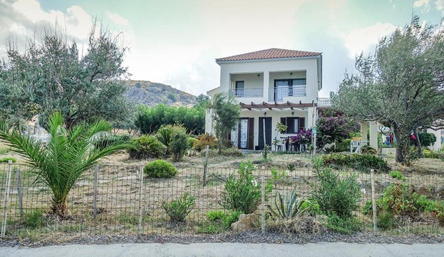 Kostas House