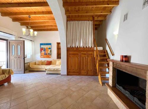 Kostas Village House in Psinthos