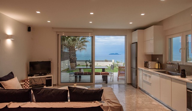 LΙDIA BEACH SUITES - SUITE LΙDIA AND SUITE APHRODITE (LUXURY SUITES FOR RENT) in kokkinos pyrgos