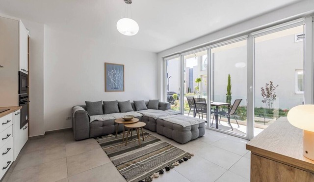 Le Bleu Apartment | Pool & Beach by PikHost in Tale
