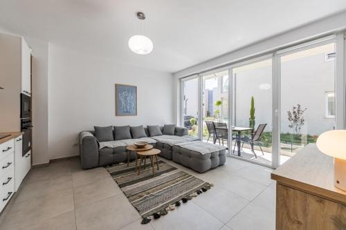 Le Bleu Apartment Pool & Beach by PikHost in Lezhë